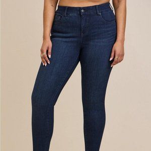Torrid bombshell skinny jeans Size 28R